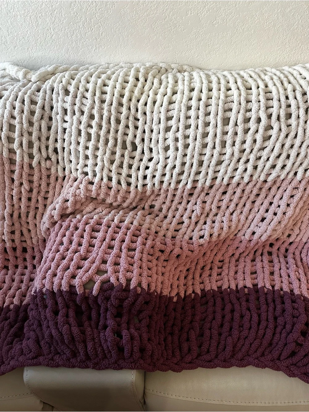 Chunky Ombre Knit Throw Blanket in White Pink Handmade like new Chenille Cozy